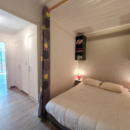 Bright Third-Floor Apartment