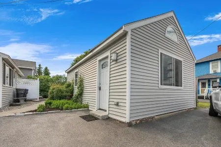 The Sea Gaze - 5BR with Beach Path
