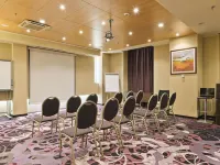 부쿠레슈티 유니리 광장 - 핸드리튼 컬렉션