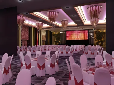 Vangohh Eminent Hotel & Spa Отели рядом с достопримечательностью «Mengkuang Dam»