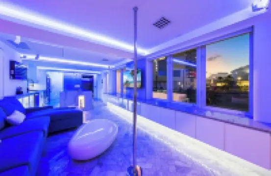Modern Mansion of Miami- Sleeps 12- Versace Mansion Neighbor {Floor 2 & 3}