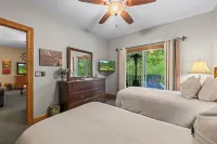 Fido Friendly Luxury Condo in Country Club setting With Amenities