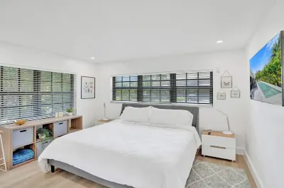 Terra Mar Island Walk to private Beach 3/3 heated pool spa Hotels near Lauderdale-by-the-Sea Beach