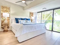 New! Casa Azul Oceanside - Golf Cart, 2 King Suites, Pool, Beach, Pickle, Kayaks