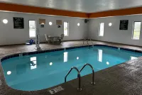 Super 8 by Wyndham Ankeny/Des Moines Area - プール