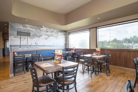 Sandman Hotel Quesnel Отели в г. Квеснел