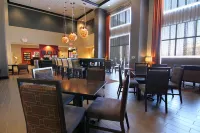 Hampton Inn & Suites Grand Forks - breakfast