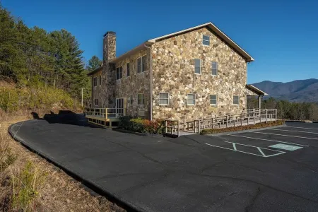 Historic Souther Country Inn - 11 Br Lodge Perfect for Get Togethers!
