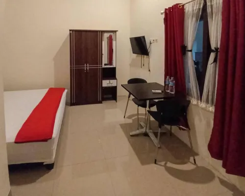 RedDoorz Syariah Near Sentani City Square Hotels in Sentani