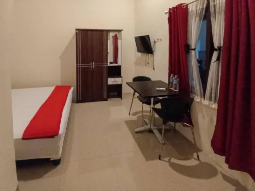 RedDoorz Syariah Near Sentani City Square Hotels in Sentani