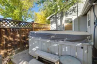 2 Mi to Dtwn: Grand Junction Home w/ Hot Tub - ห้องครัว