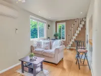 Cozy Rose Cottage in Salem