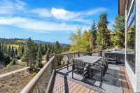 Luxury Keystone Riverfront House w/ Hot Tub, Mountain Views, Golf & Ski Access - Mountain view