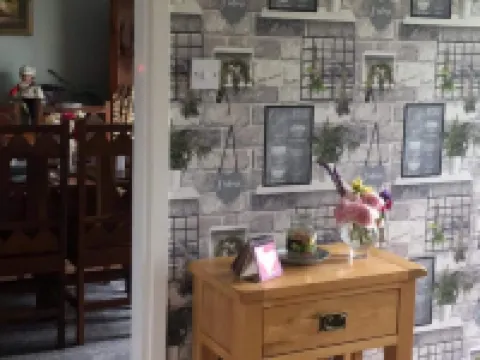 2-Bed House Sleeps 4 - Enclosed Garden - Tv & WiFi Hotels in Amesbury