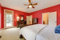 Waterfront Sherrills Ford Home w/ Pool & Boat Dock - Balkoner