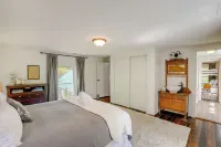 Secluded Marshall Farmhouse w/ Hot Tub! - parking