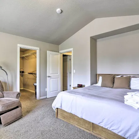 Portland Home w/ Private Hot Tub: 9 Mi to Downtown