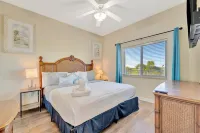 Bayview Balcony Condo, Hot tub & pool & Rum Bar! Hotels in Seminole