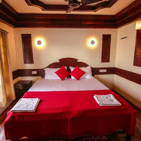 Tharangini Houseboats