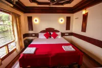 Tharangini Houseboats