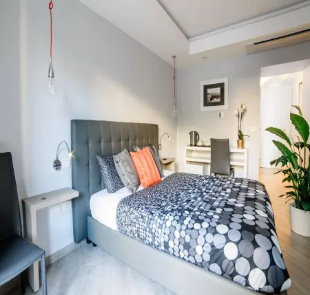 Riviera Luxury Suites