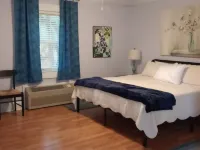 The Violet Cottage - Downtown Clinton Hotels in Clinton