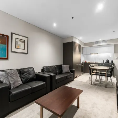 2-Bed City Retreat with Gym and Pool Access