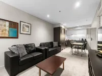 2-Bed City Retreat with Gym and Pool Access - 2-Star