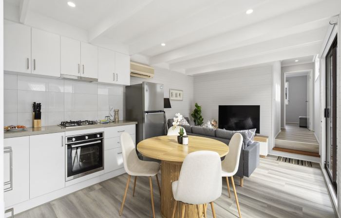 2-Bed Rosebud Apartment with BBQ & Garden