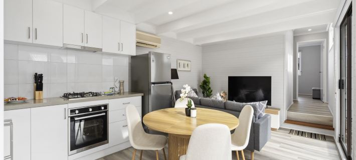 2-Bed Rosebud Apartment with BBQ & Garden Hotels in Dromana