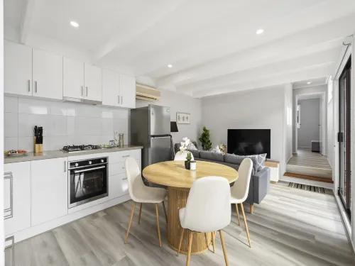 2-Bed Rosebud Apartment with BBQ & Garden - 3-Star