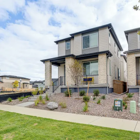 Great for Families! Newly Built Home in Aurora