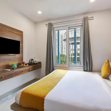 Status by Hotel the Emporio