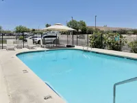 Country Inn & Suites by Radisson, Tucson Airport, AZ - Pools