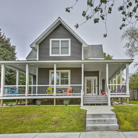 < 1 Mi to Dtwn Ludington: Bright Lower-Level Unit