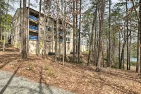 Lake Keowee Resort Condo w/ Balcony & Pool Access! - balcony