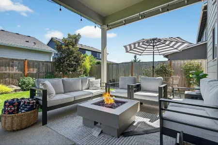 Spacious 4Br Wine Country Home, Backyard, Fireplace, Family-Friendly