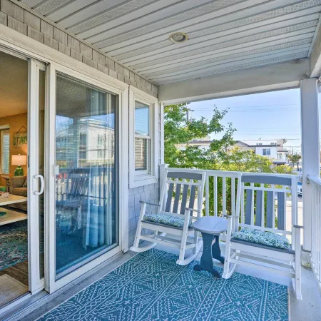 Wildwood Townhome w/ Patio: 1 Block to the Beach!
