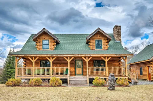 Deck, Grill & Views! Carroll Log Cabin Near Hiking - parking