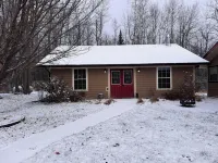 Cozy Cabin on Little Moose Lake & Snowmobile Trail 艾塔斯卡縣住宿飯店