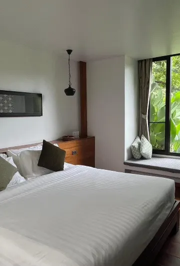 ห้องคลาสสิกพร้อมอ่างน้ำอุ่นกลางแจ้ง