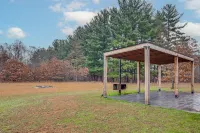 Walk to Castle Rock Lake! Modern Home w/ Patio
