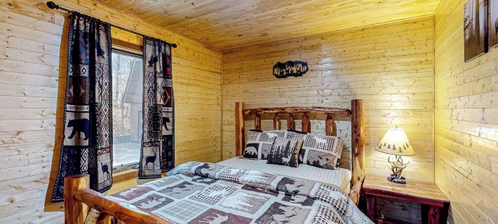 12 Mi to Downtown: Hot Tub, Fire Pit Game Room! Hotels in Bartholomew County