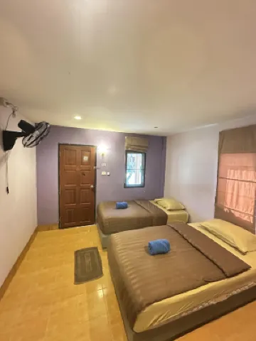 Lanta Bee Garden Bungalow