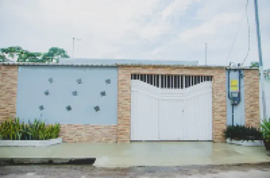 カサ ペットフレンドリー エン コンドミニオ コン バガ エン マリトゥバ のホテル