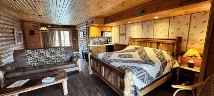Cedar Lodge and Settlement Hotels in Sauk County