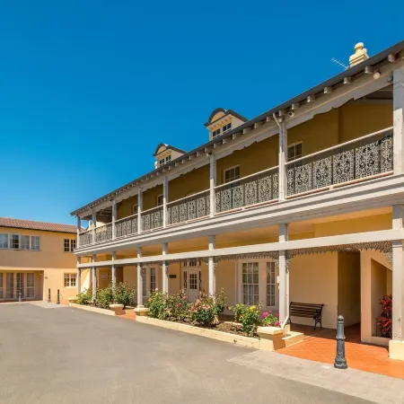 Clifton Motel & Grittleton Lodge