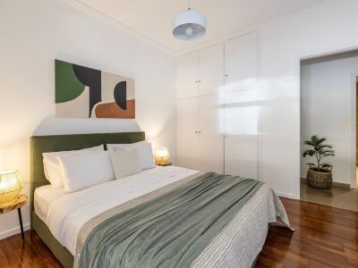 Stylish 1BR Retreat Near Alimos Beach Tram