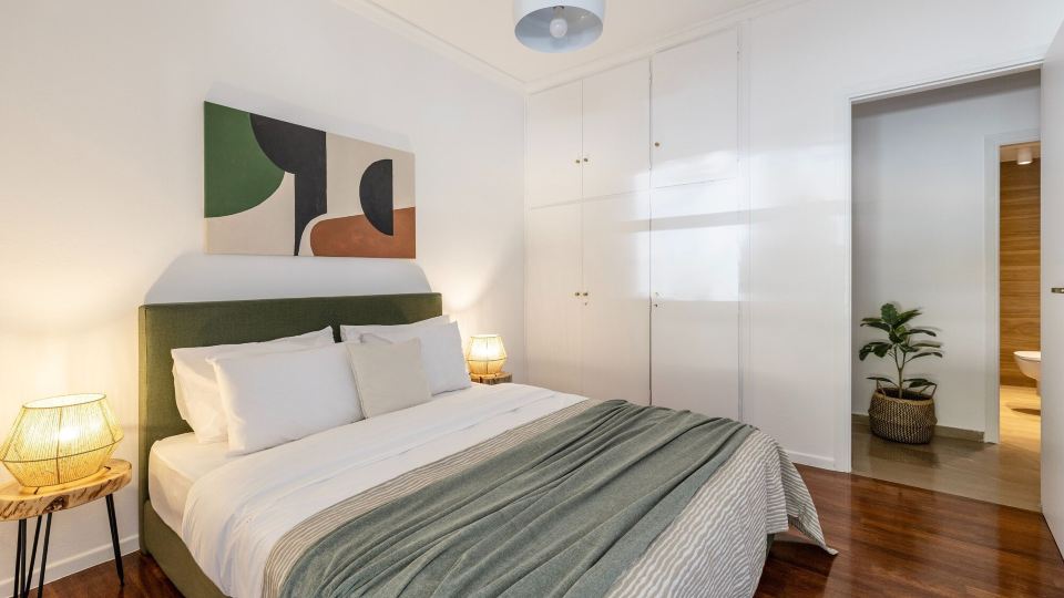 Stylish 1BR Retreat Near Alimos Beach Tram