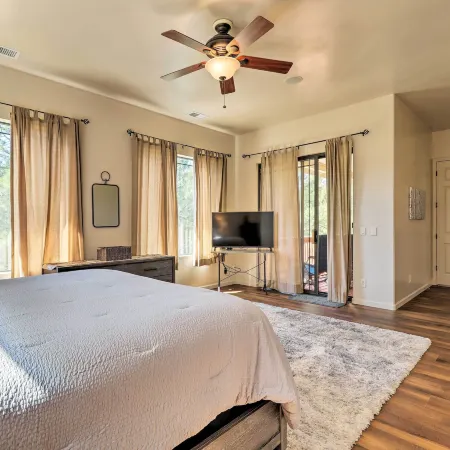 Wooded Patio Oasis! Group Getaway in Flagstaff